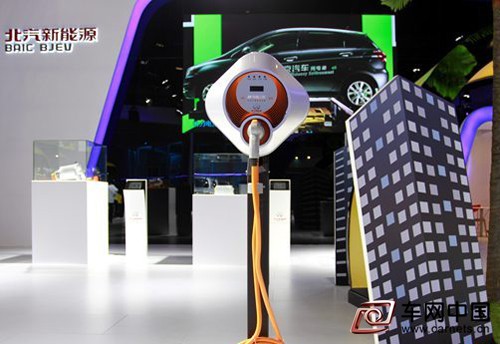 车网中国 综合新闻 2015(第三届)中国国际汽车新能源及技术应用展览会将在北京国家会议中心举办。各大汽车厂商展出了多款新能源车产品。