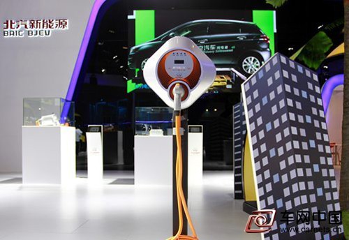 车网中国 综合新闻 2015(第三届)中国国际汽车新能源及技术应用展览会将在北京国家会议中心举办。各大汽车厂商展出了多款新能源车产品。