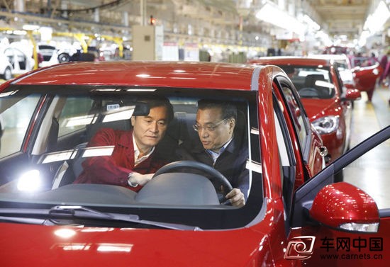李克强总理视察江淮汽车基地 体验新能源汽车