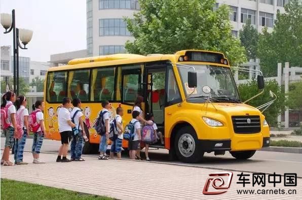 14所学校校车驾驶员及跟车老师参加校车安全培训