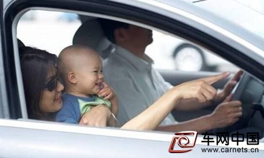 儿童乘车安全隐患