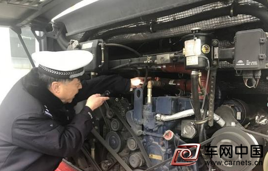 春运客运车“医生”：给车辆“体检”让乘客安全出行