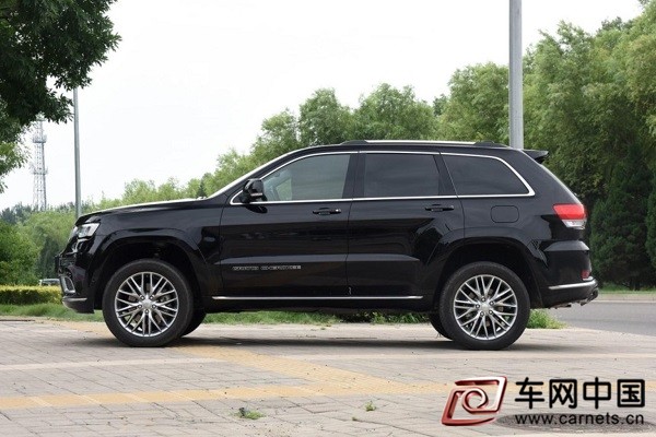 Jeep大切诺基越野完胜普拉多, 纯进口V6动力配8AT, 标配全时四驱