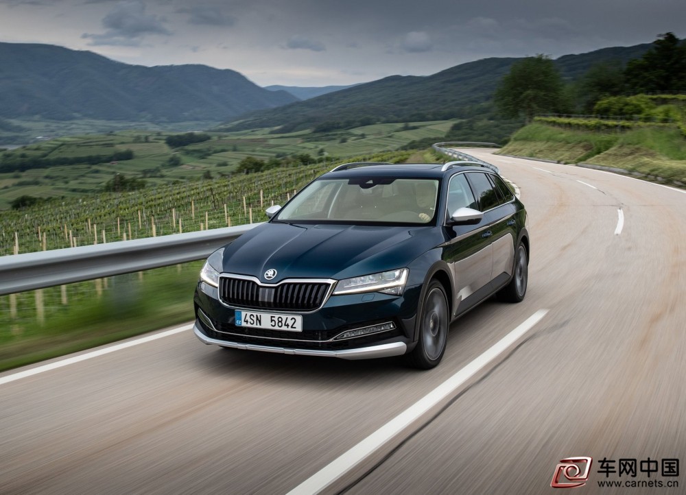 Skoda-Superb_Scout-2020-1600-05