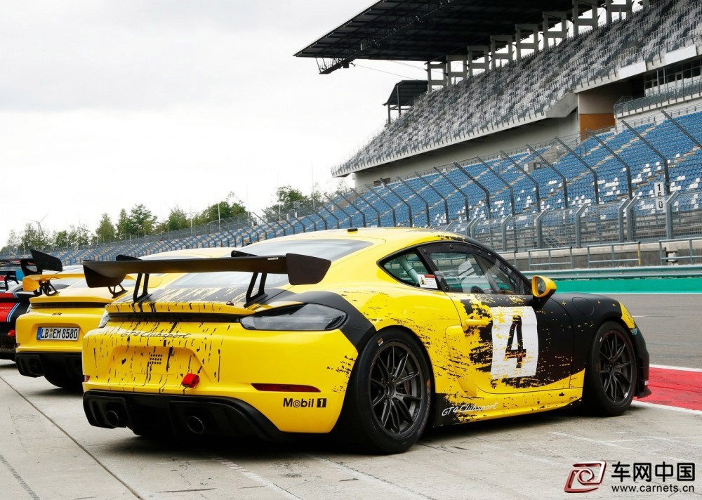 Porsche-718_Cayman_GT4_Clubsport-2019-1600-19