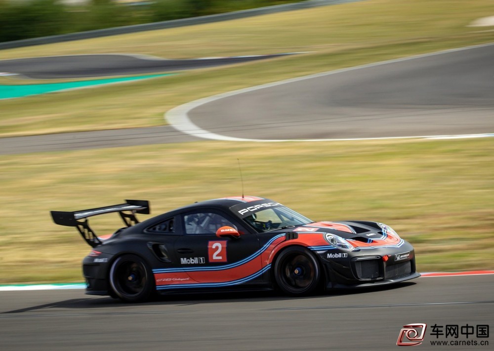 Porsche-911_GT2_RS_Clubsport-2019-1600-0f