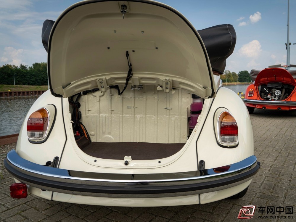 Volkswagen-e-Beetle_Concept-2019-1600-13