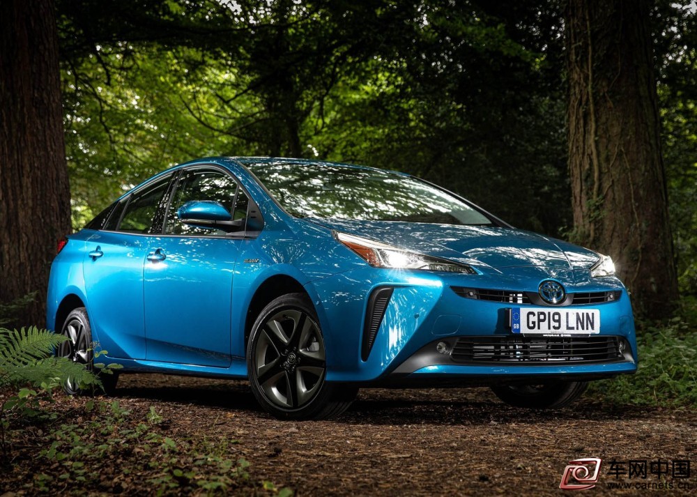 Toyota-Prius-2019-1600-02