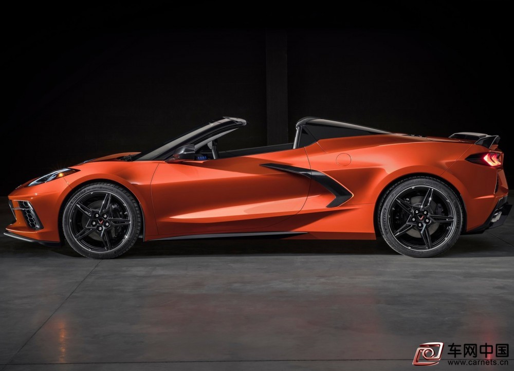Chevrolet-Corvette_C8_Stingray_Convertible-2020-1600-02