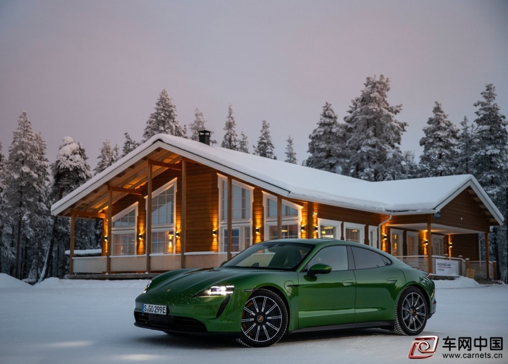 Porsche-Taycan_4S-2020-1600-02