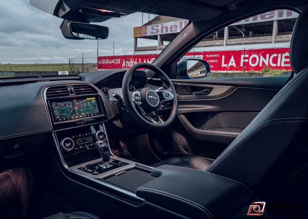 Jaguar-XE_Reims_Edition-2020-1280-2b