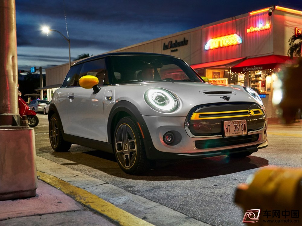 Mini-Cooper_SE-2020-1280-01