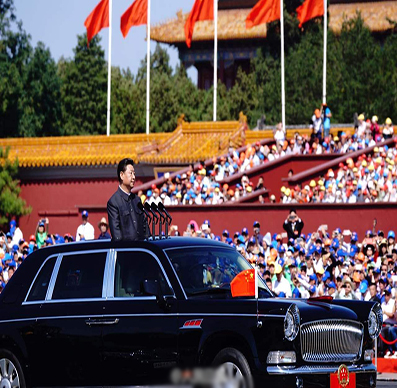 阅兵进行中 习近平主席检阅受阅部队