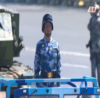 看 一身正气