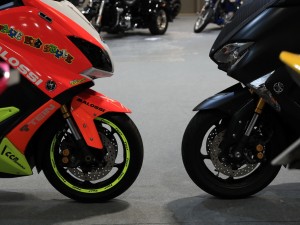 摩托车