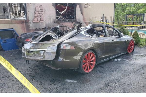 特斯拉被曝早就知道电池存在设计缺陷 最终引发了多起自燃