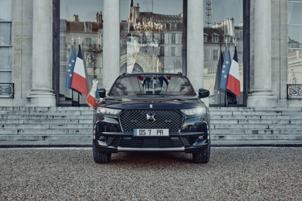 法国总统马克龙新座驾DS 7 Crossback正式亮相 配备插混四驱系统