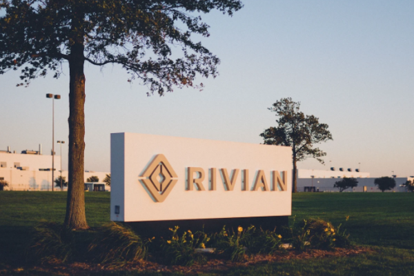 Rivian 2021年Q4净亏损25亿美元，今年将生产2.5