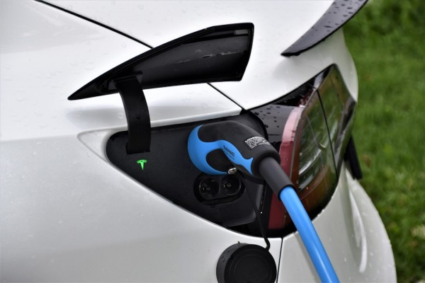 中消协发布消费提示：冬季使用电动汽车要养成好