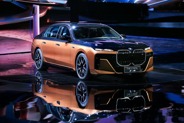 创新纯电动BMW i7 M70L上海全球首发