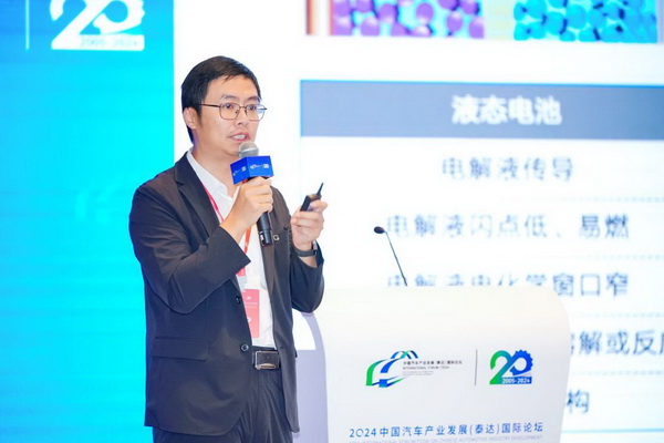 何泓材_调整大小.jpg