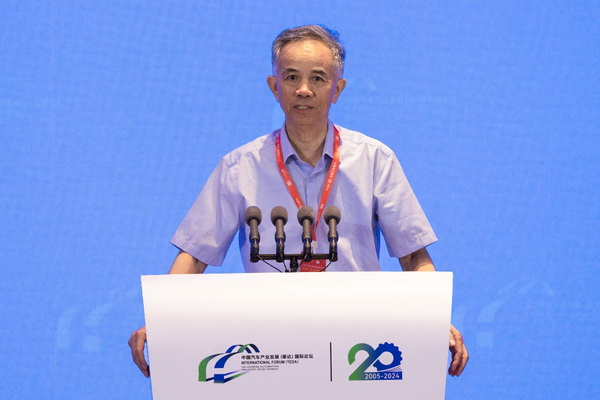孙逢春2_调整大小.jpg
