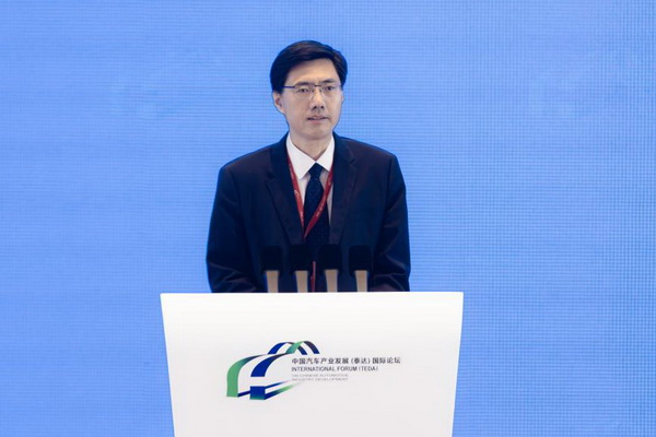 耿洪洲_调整大小.jpg