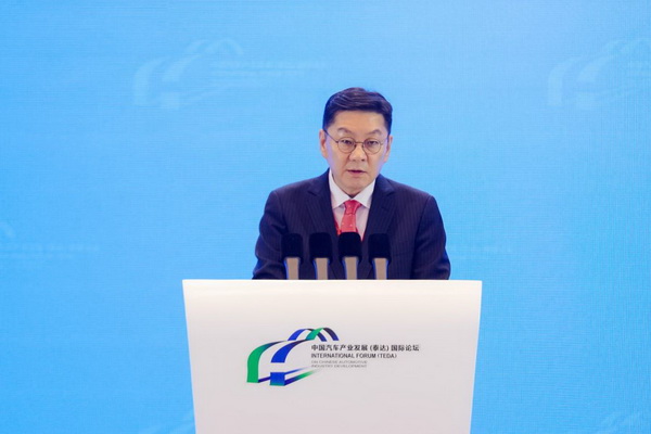 李先生_调整大小.jpg